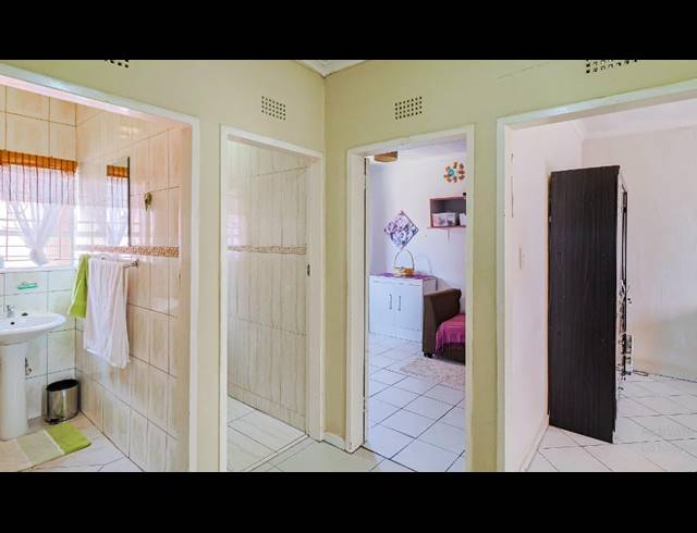 3 BEDROOM FREEHOLD FOR SALE IN ELDORADO PARK